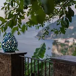 Denise 4*