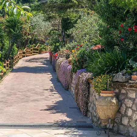 Denise Bed & Breakfast 4*