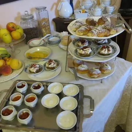 Denise Bed & Breakfast *