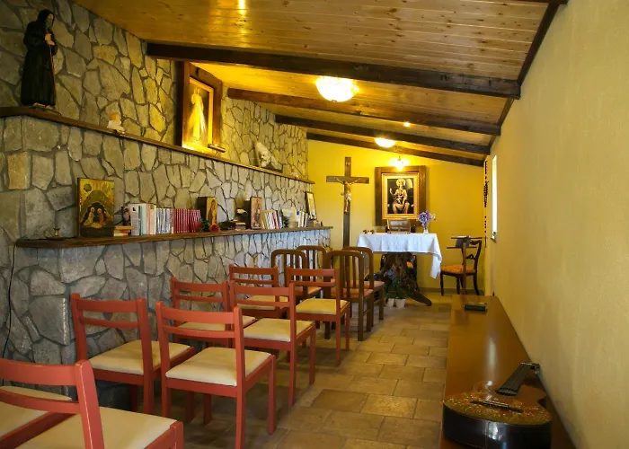 לינה וארוחת בוקר Denise 4*