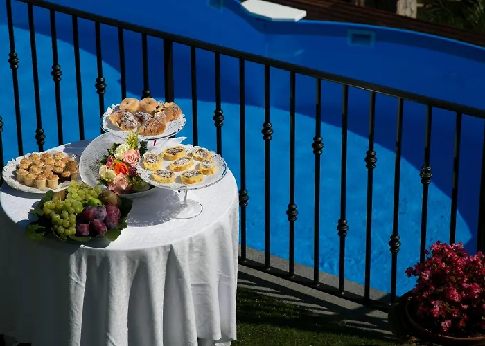 Denise לינה וארוחת בוקר